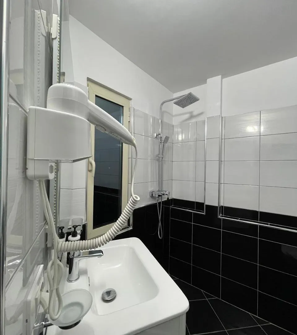 Hotel Milano Tirana 0*,  Albania