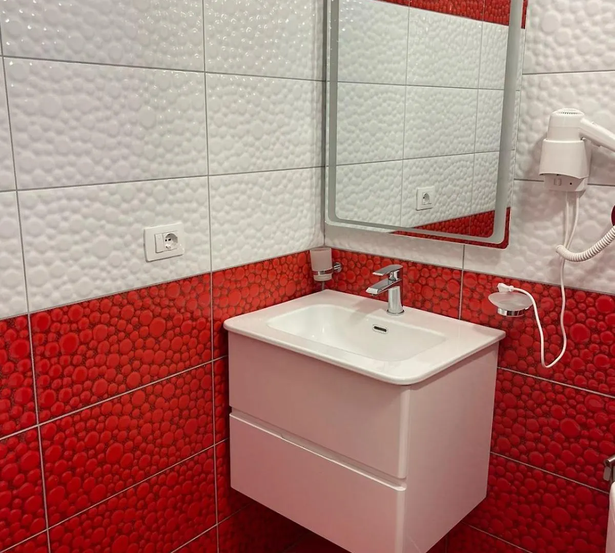 Hotel Milano Tirana 0*,  Albania